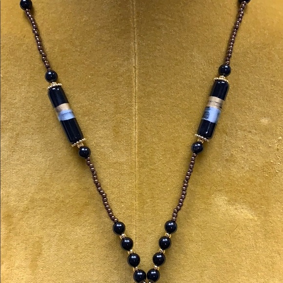 Glass bead necklace with pendant - Picture 3 of 5